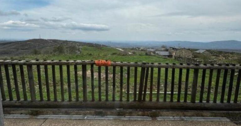 Albergue La Cruz de Fierro Camino de Santiago Frances 7 768x403