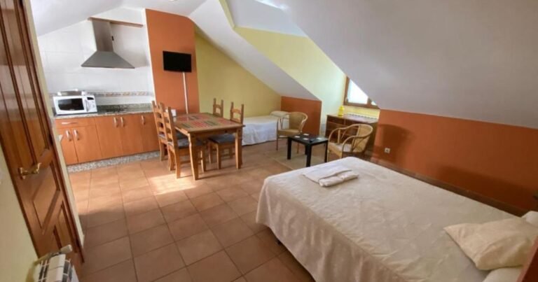 Hostal El Horno Camino de Santiago Frances 4 768x403