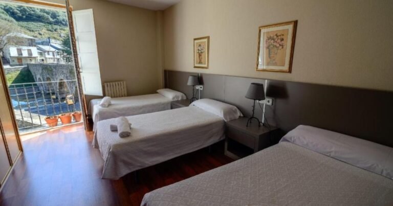 Hostal El Palacio Camino de Santiago Frances 13 768x403