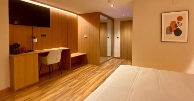 Hostal Ri o Selmo Camino de Santiago Frances 15 768x403