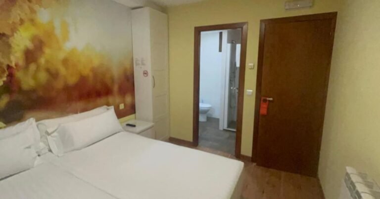 Hostal The Way Hotel Molinaseca Camino de Santiago Frances 10 768x403