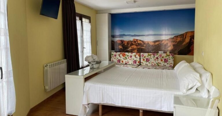 Hostal The Way Hotel Molinaseca Camino de Santiago Frances 11 768x403