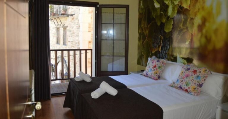 Hostal The Way Hotel Molinaseca Camino de Santiago Frances 2 768x403