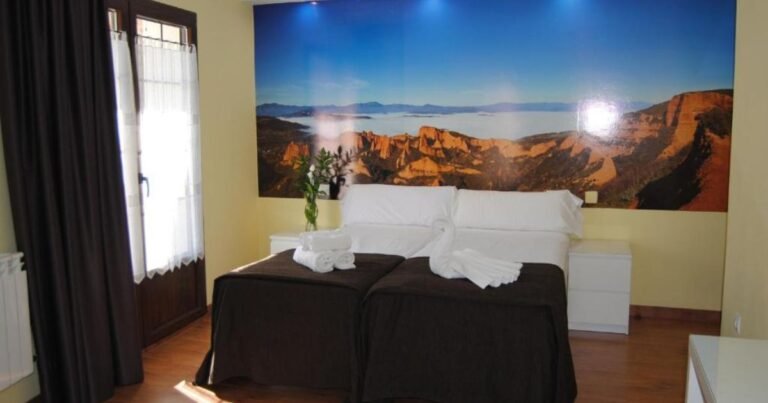 Hostal The Way Hotel Molinaseca Camino de Santiago Frances 3 768x403