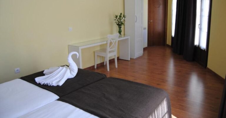 Hostal The Way Hotel Molinaseca Camino de Santiago Frances 4 768x403