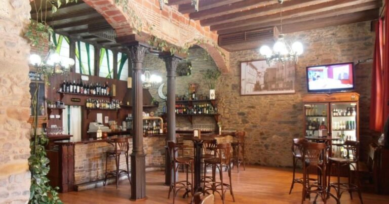 Hostal Virgen de la Encina Camino de Santiago Frances 6 768x403