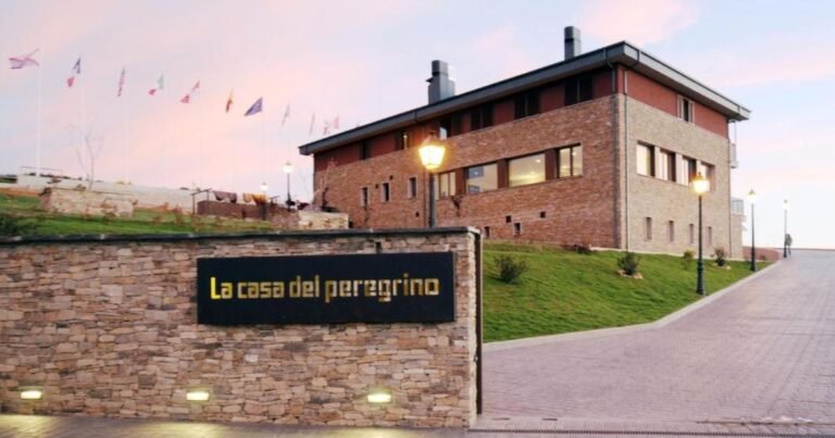Hotel Albergue La Casa Del Peregrino Camino de Santiago Frances 768x403