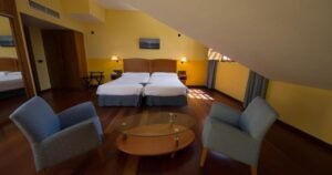 Hotel Aroi Bierzo Plaza Camino de Santiago Frances 13 300x158