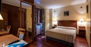 Hotel Aroi Bierzo Plaza Camino de Santiago Frances 15 300x158