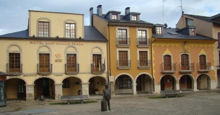 Hotel Aroi Bierzo Plaza Camino de Santiago Frances 2 768x403