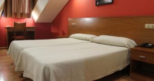 Hotel El Castillo Camino de Santiago Frances 7 300x158