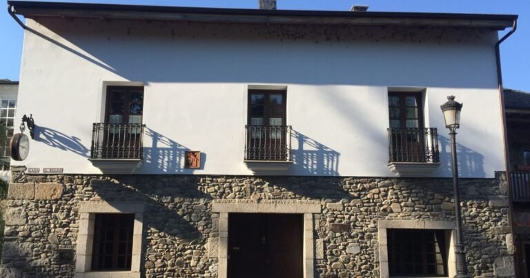 Hotel Rural La Casa Del Reloj Camino de Santiago Frances 768x403