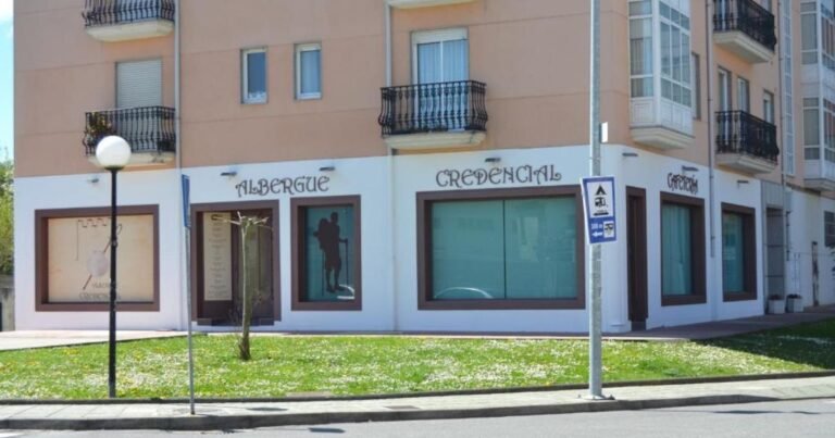 Albergue Credencial Sarria Camino de Santiago Frances 768x403