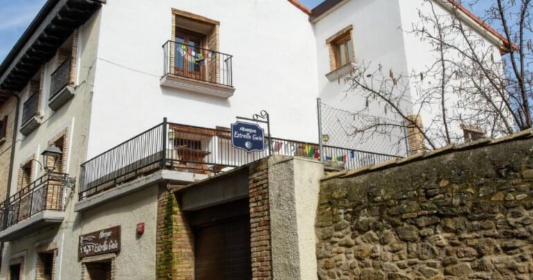 Albergue Estrella Guia Puente la Reina Camino de Santiago Frances 768x403