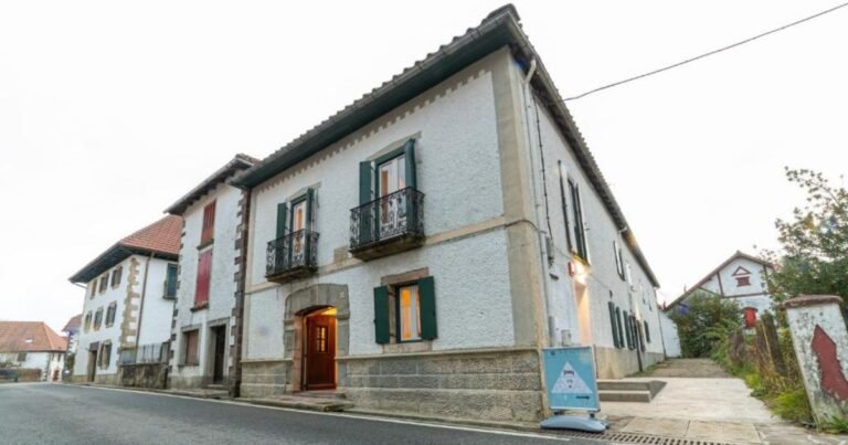 Albergue Lorentx Aterpea Burguete Camino de Santiago Frances 768x403