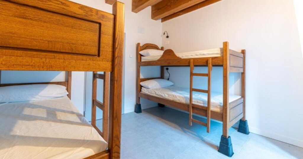 Albergue Lorentx Aterpea Burguete Camino de Santiago Frances 10 1024x538