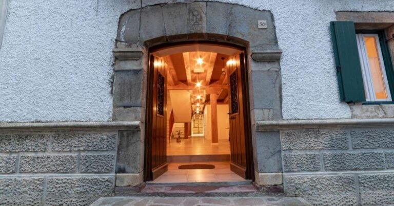Albergue Lorentx Aterpea Burguete Camino de Santiago Frances 2 768x403