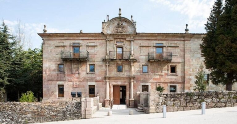 Albergue Monasterio de La Magdalena Sarria Camino de Santiago Frances 3 768x403