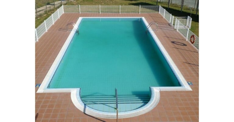 Albergue Santiago Apostol Puente la Reina Camino de Santiago Frances 3 768x403