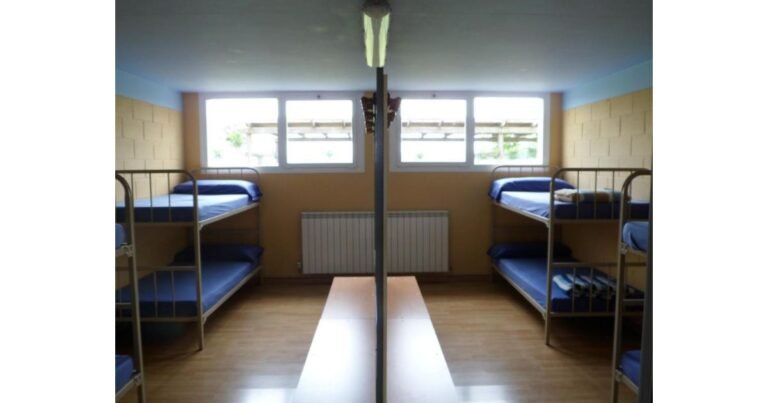 Albergue Santiago Apostol Puente la Reina Camino de Santiago Frances 6 768x403