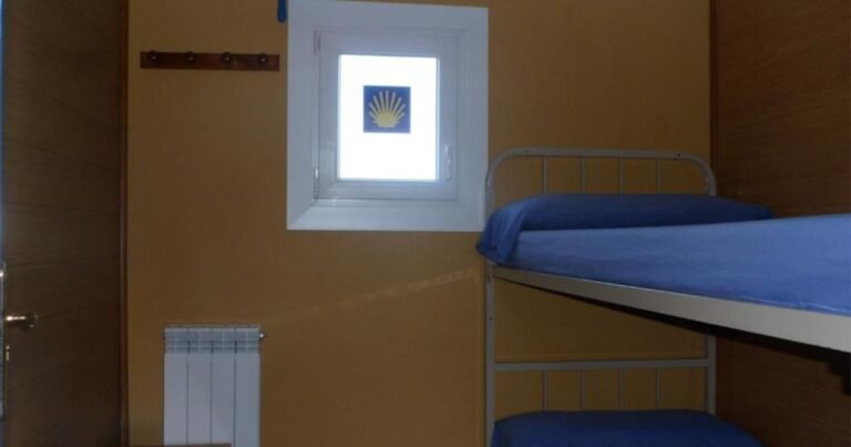 Albergue Santiago Apostol Puente la Reina Camino de Santiago Frances 8 768x403