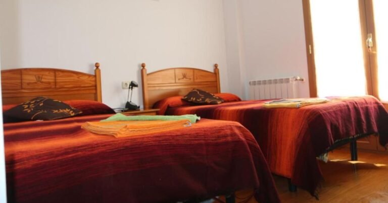 Hostal La Plaza Puente la Reina Camino de Santiago Frances 11 768x403