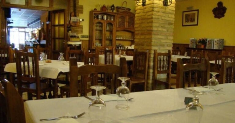 Hostal La Plaza Puente la Reina Camino de Santiago Frances 12 768x403