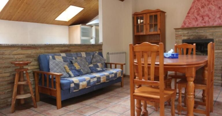 Hostal La Plaza Puente la Reina Camino de Santiago Frances 2 768x403