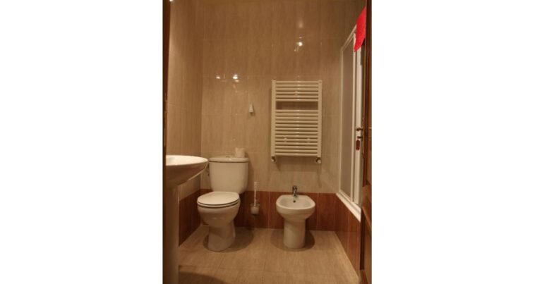 Hostal La Plaza Puente la Reina Camino de Santiago Frances 4 768x403