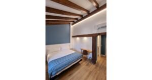 Hostal La Rua Estella Camino de Santiago Frances 13 300x158