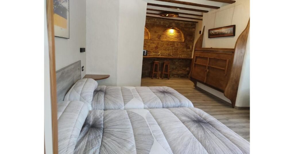 Hostal Suetxe Los Arcos Camino de Santiago Frances 8 1024x538