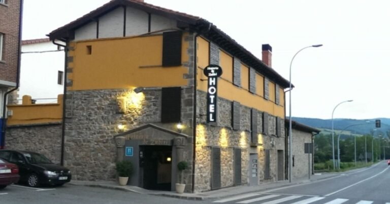 Hosteria de Zubiri Camino de Santiago Frances 768x403