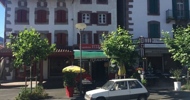 Hotel Itzalpea Saint Jean Pied de Port Camino de Santiago Frances 768x403