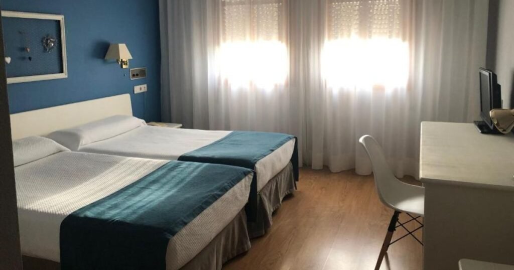 Hotel Jakue Puente la Reina Camino de Santiago Frances 11 1024x538