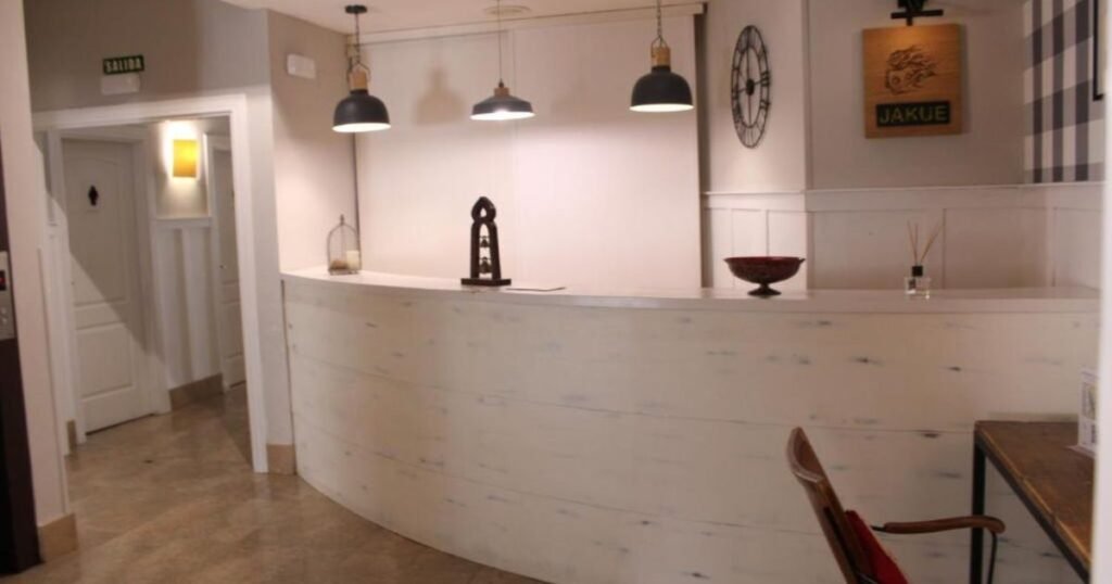 Hotel Jakue Puente la Reina Camino de Santiago Frances 4 1 1024x538