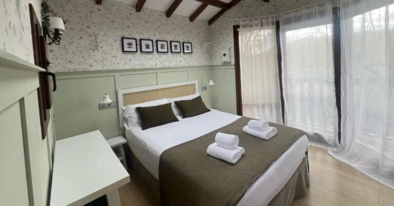 Hotel Jakue Puente la Reina Camino de Santiago Frances 8 768x403