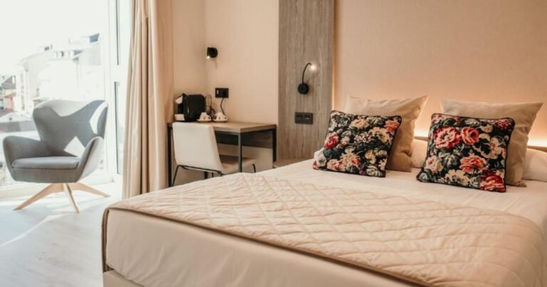 Hotel Lux Melide Camino de Santiago Frances 12 768x403