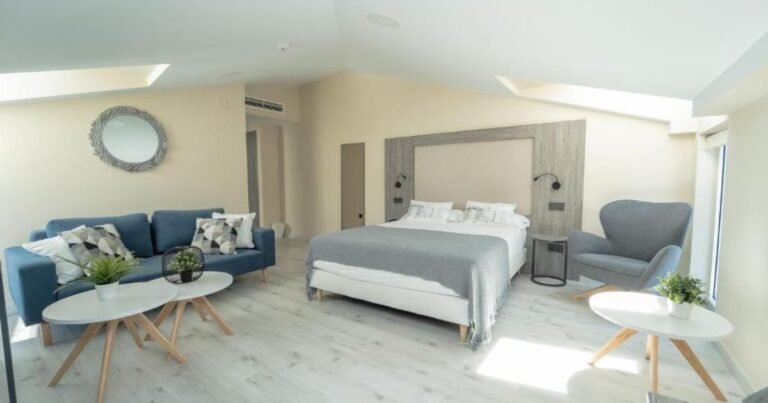 Hotel Lux Melide Camino de Santiago Frances 13 768x403