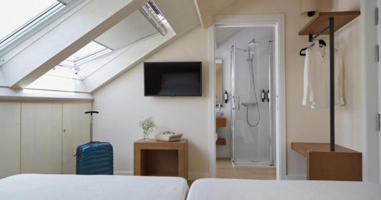 Hotel Trina 20 Camino de Santiago Frances 10 768x403