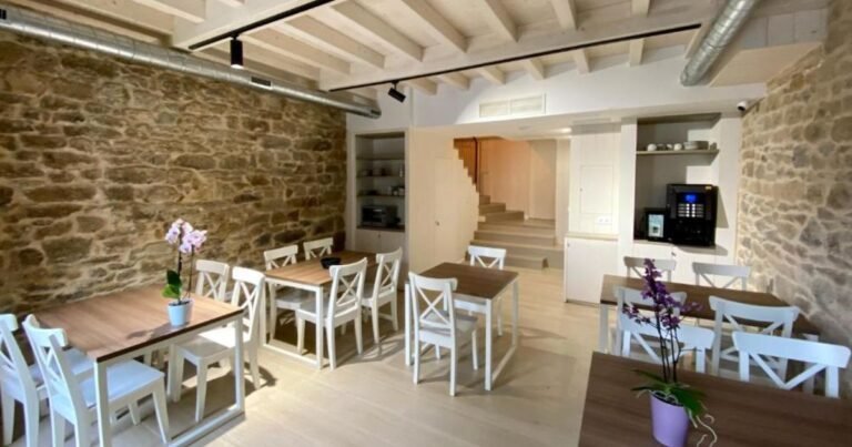 Hotel Trina 20 Camino de Santiago Frances 14 768x403