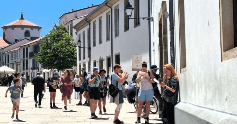 Oficina de Acogida al Peregrino Camino de Santiago Frances 4 768x403