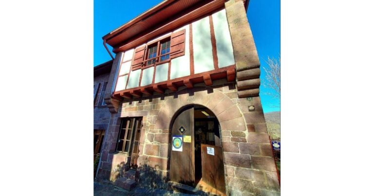 Oficina del Peregrino Saint Jean Pied de Port Camino de Santiago Frances 768x403