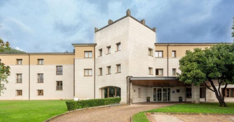 Parador de Villafranca del Bierzo Camino de Santiago Frances 768x403