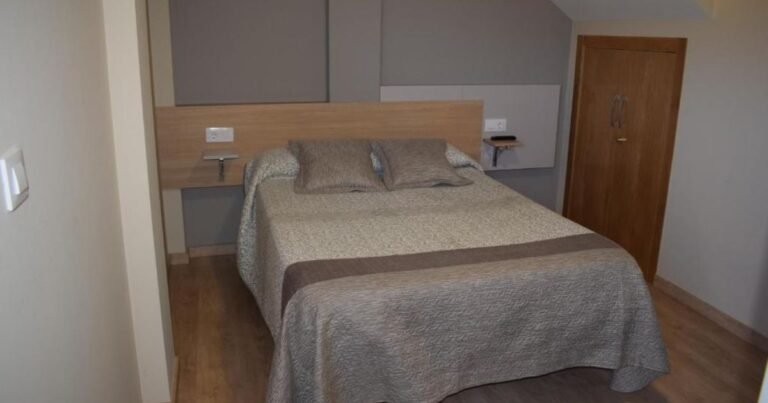 Pension Albergue Los Caminantes Camino de Santiago Frances 10 768x403