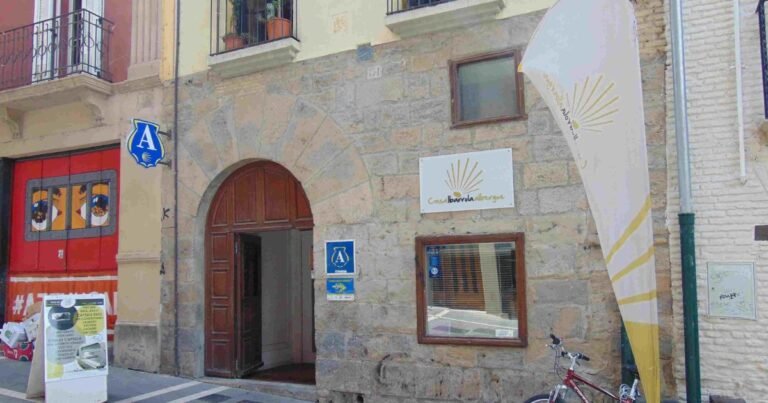 Albergue Casa Ibarrola Pamplona Camino de Santiago Frances 768x403