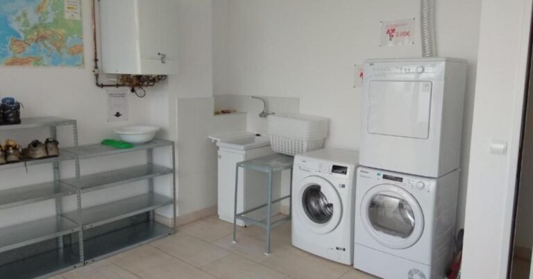 Albergue Check in Leon Camino de Santiago Frances 3 768x403