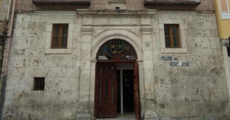 Albergue Hostel Catedral Burgos Camino de Santiago Frances 768x403