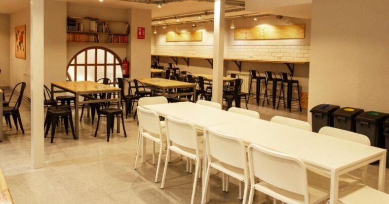 Albergue Hostel Catedral Burgos Camino de Santiago Frances 9 1 768x403