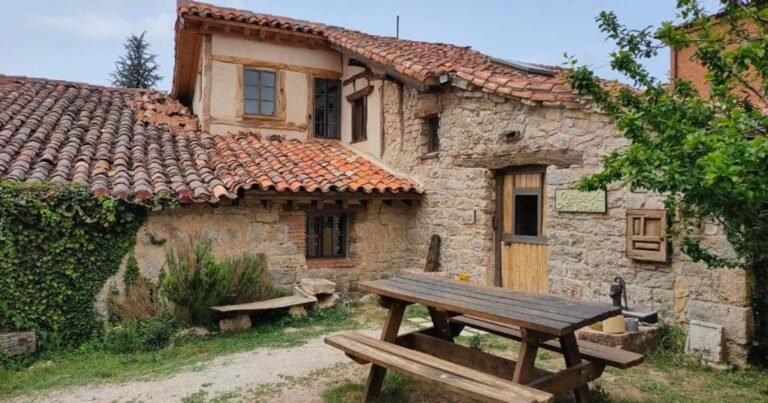 Albergue Hostel La Plazuela Verde Atapuerca Camino de Santiago Frances 768x403