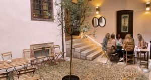 Albergue Hostel Quartier Leon Jabalquinto Camino de Santiago Frances 3 300x158